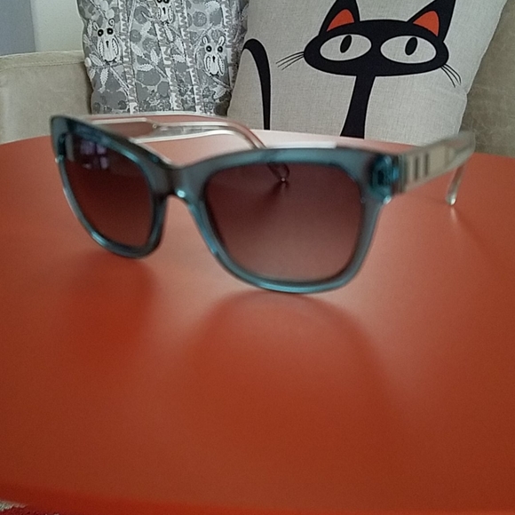 Burberry Sunglass Model 4209 - Picture 2 of 8